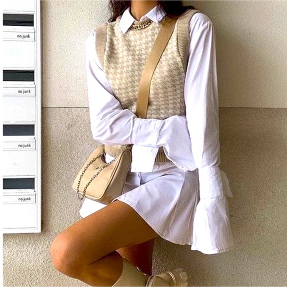 Authentic Prada Re-Edition 2005 Nylon Bag in Beige in Excellent Condition!!! - Picture 2 of 16